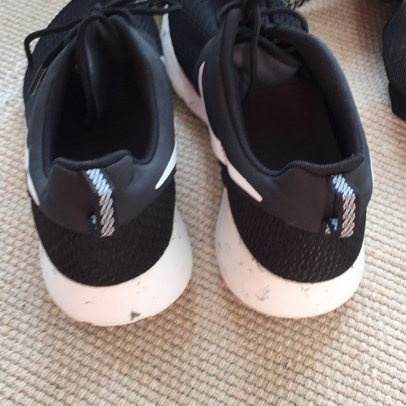 NWOT Nike shoes - Picture 5 of 9